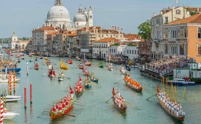 un immagine recente di una regata storica